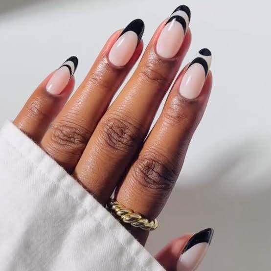 Medium Almond Bold Black French Tip Nails, миндаль Medium Almond Bold Black French Tip Nails, миндаль — Simple Black French Nails