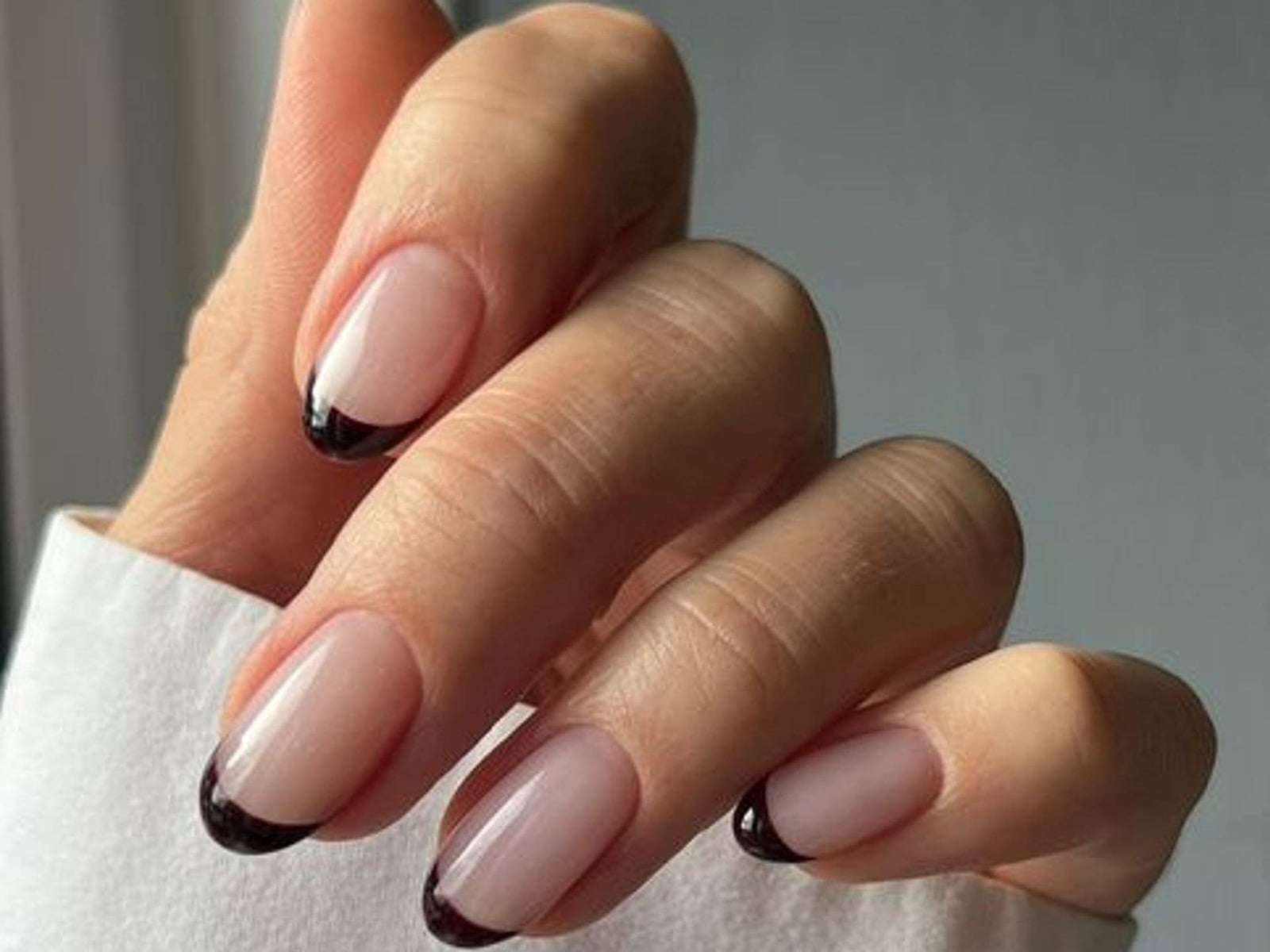 Medium Oval Elegant Black French Tips Medium Oval Elegant Black French Tips — Simple Black French Nails
