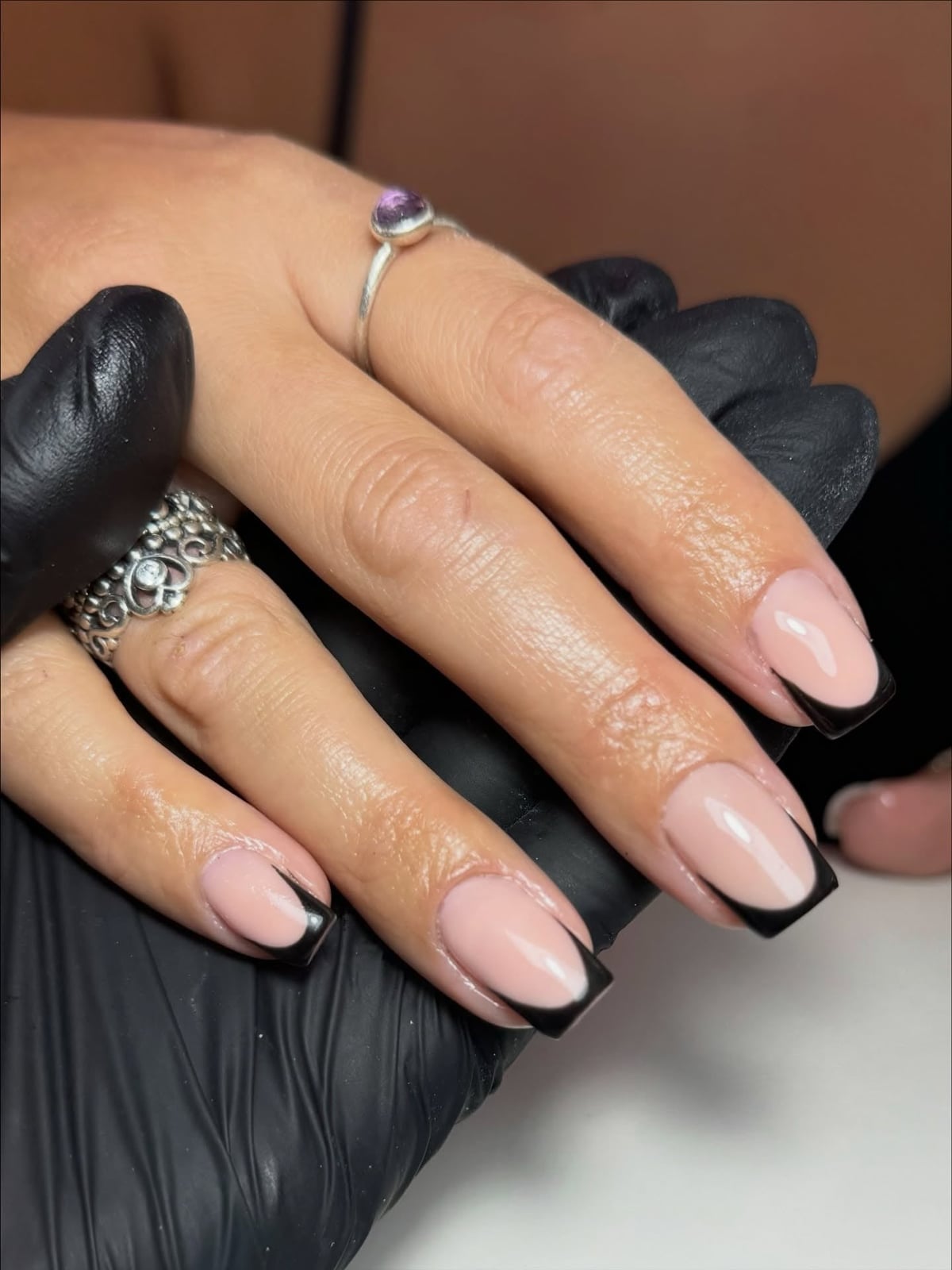Medium Almond Sheer Pink Black French Tips, миндаль Medium Almond Sheer Pink Black French Tips, миндаль — Simple Black French Nails