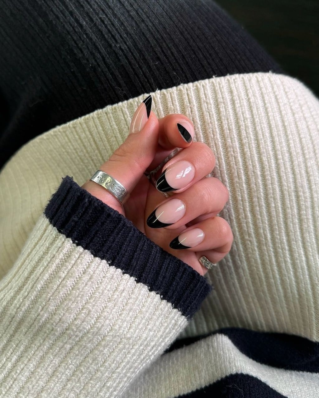 Medium Sharp Almond Black French Nails Medium Sharp Almond Black French Nails — Simple Black French Nails