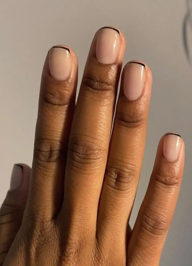 Short Soft Square Minimalist Black Line Nails Short Soft Square Minimalist Black Line Nails — Simple Black French Nails