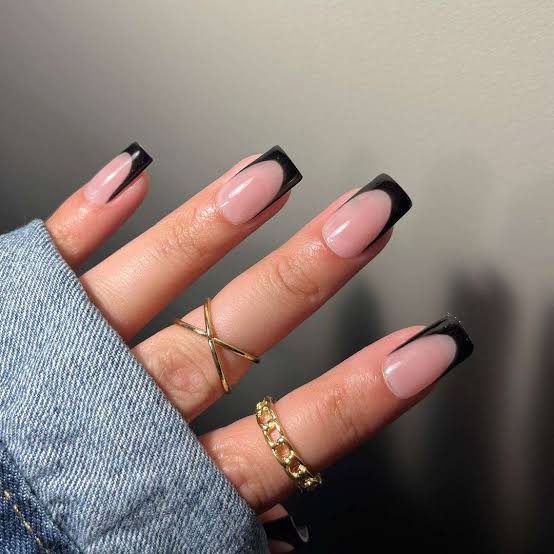 Short Soft Square Precise Black French Tips Short Soft Square Precise Black French Tips — Simple Black French Nails