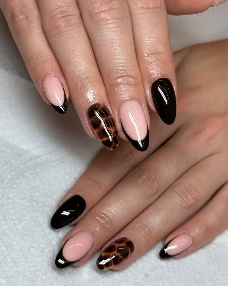 Medium Oval Black French Tortoise Shell Accent Medium Oval Black French Tortoise Shell Accent — Simple Black French Nails