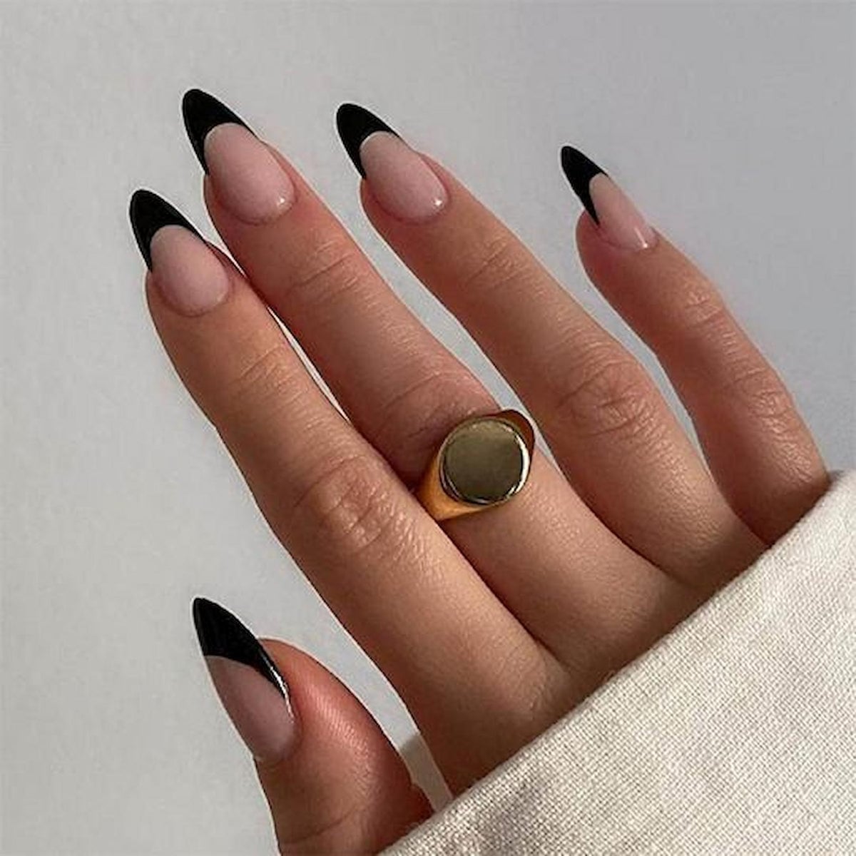 Medium Almond Sheer Nude Black French Tips Ring With нюдовая база Medium Almond Sheer Nude Black French Tips Ring With нюдовая база — Simple Black French Nails