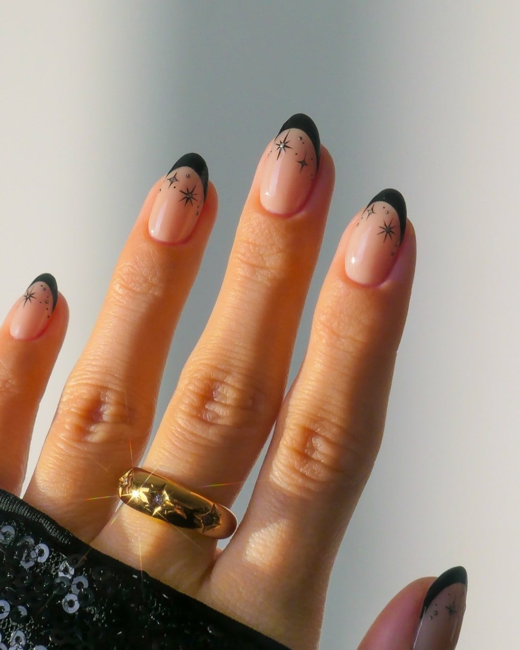 Flawless Medium Almond Black French Tips Flawless Medium Almond Black French Tips — Simple Black French Tip Nails