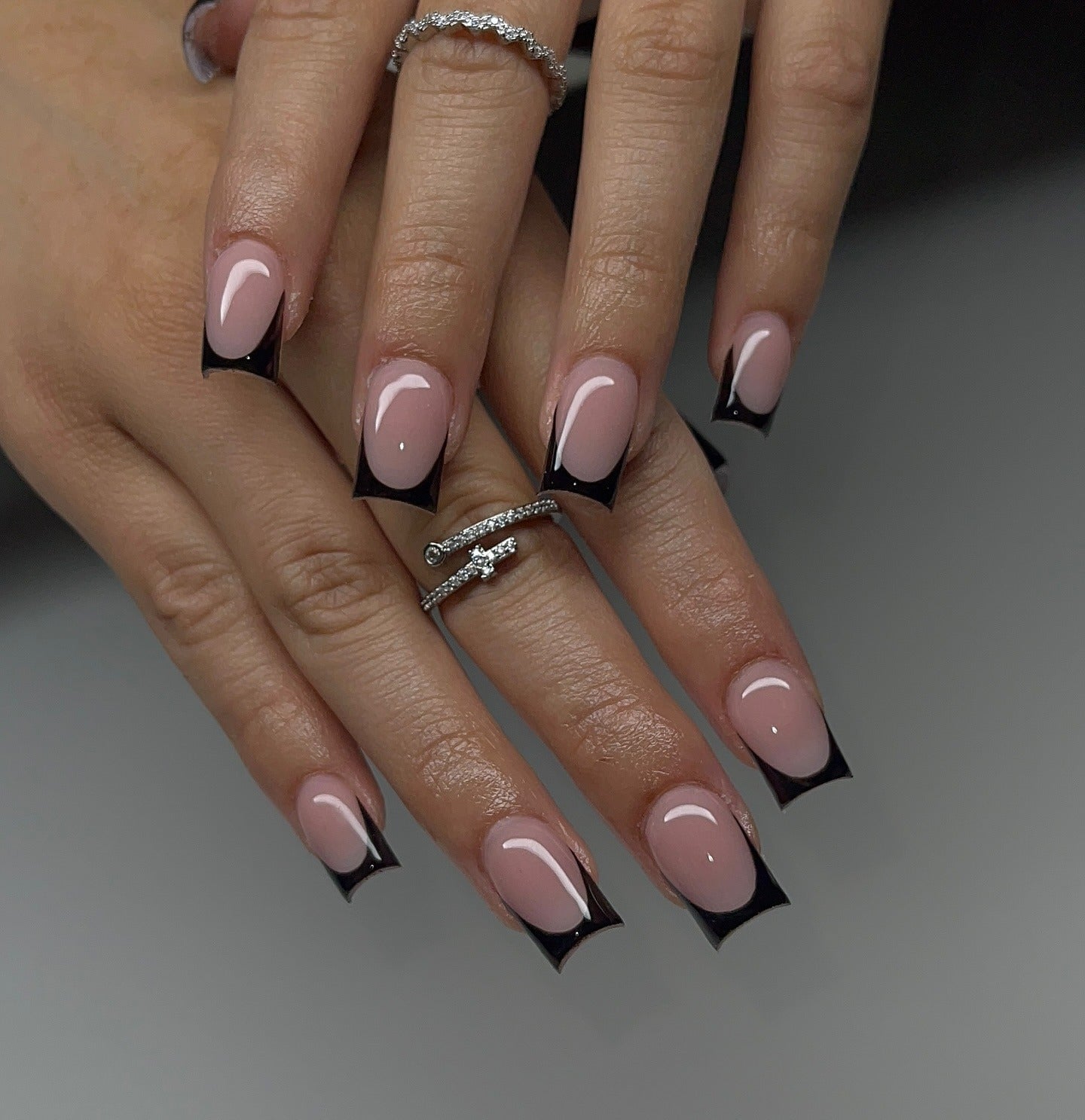 Defined Black French Tip Medium Square Nails Defined Black French Tip Medium Square Nails — Simple Black French Tip Nails