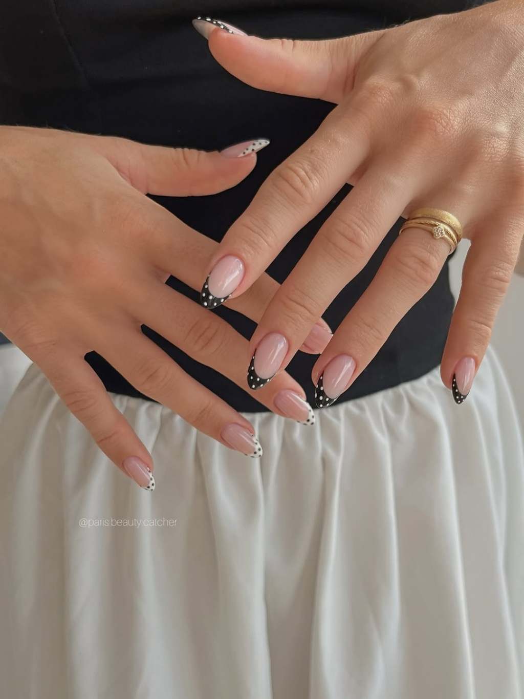 Defined Smile Line Medium Almond Black Tips Defined Smile Line Medium Almond Black Tips — Simple Black French Tip Nails