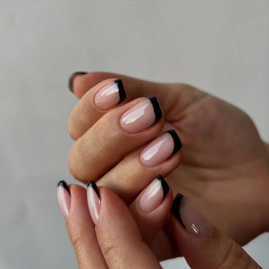 Opaque Black French Tip Short Square Nails With Sheer Pink Base Opaque Black French Tip Short Square Nails With Sheer Pink Base — Simple Black French Tip Nails