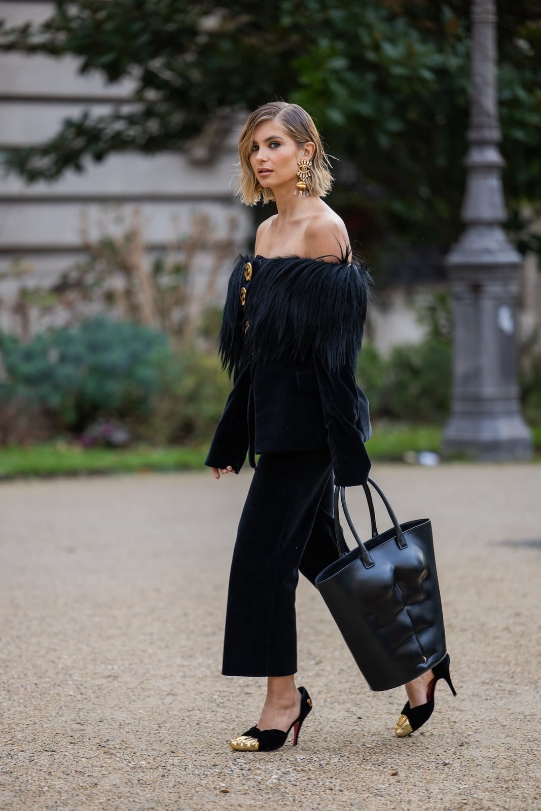 Black Culotte Pants With Feather Trim Top Black Culotte Pants With Feather Trim Top — Simple Black Pants Outfits