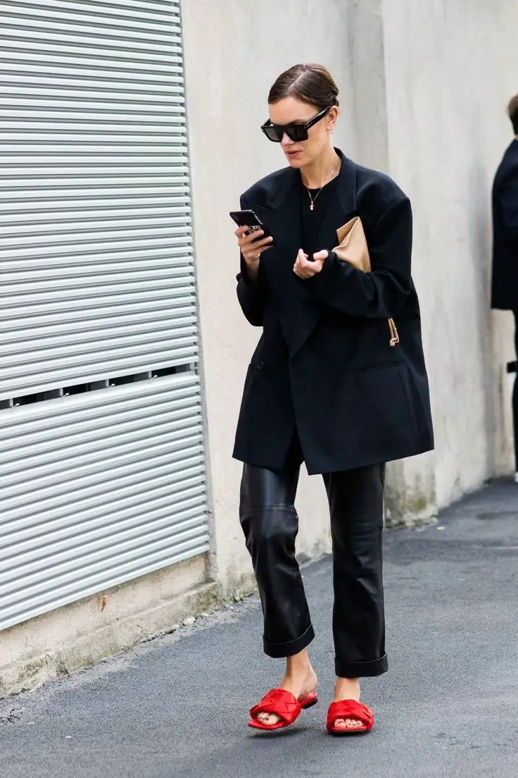 Black Leather Pants With Oversized Blazer Black Leather Pants With Oversized Blazer — Simple Black Pants Outfits