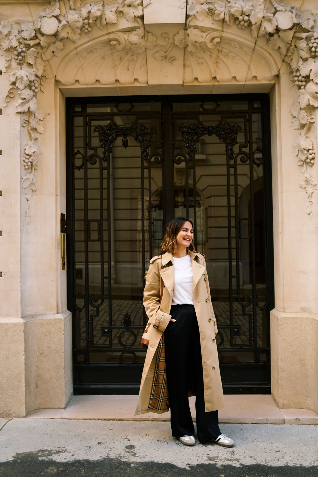 Black Wide Leg Trousers With Trench Coat Black Wide Leg Trousers With Trench Coat — Simple Black Pants Outfits