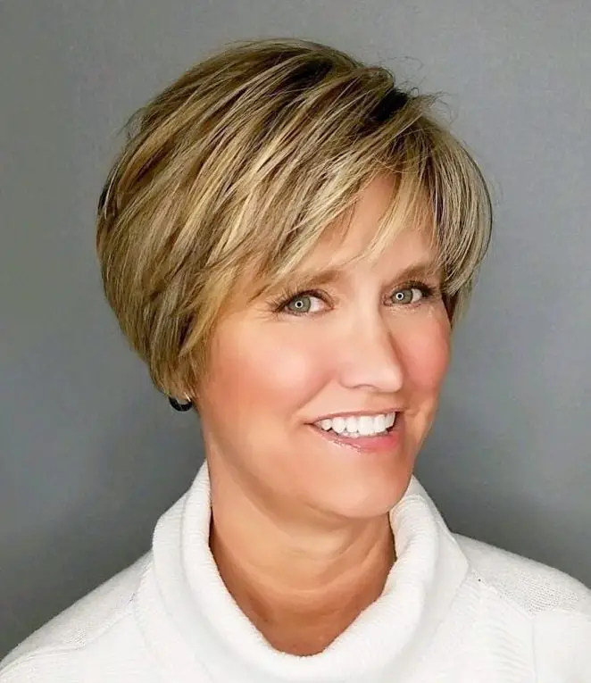 Chin Length Honey Blonde Layered Bob — Simple Blonde Haircuts