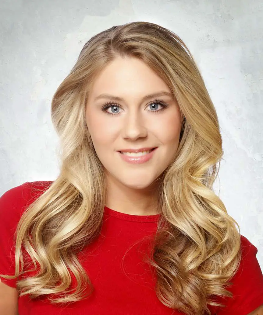 Mid-Back Light Blonde With Loose Waves — Simple Blonde Haircuts