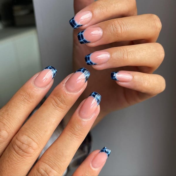 Blue Crocodile Pattern French Tip Short Almond Nails Blue Crocodile Pattern French Tip Short Almond Nails — Simple Blue French Tip Nails