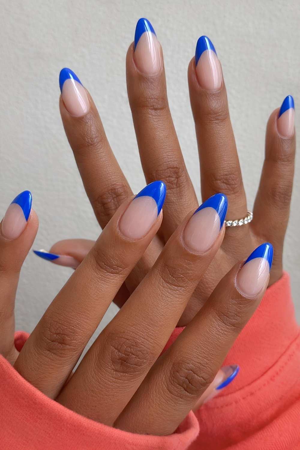 Vibrant Blue French Tip Medium Almond Nails With Sheer Nude Base Vibrant Blue French Tip Medium Almond Nails With Sheer Nude Base — Simple Blue French Tip Nails
