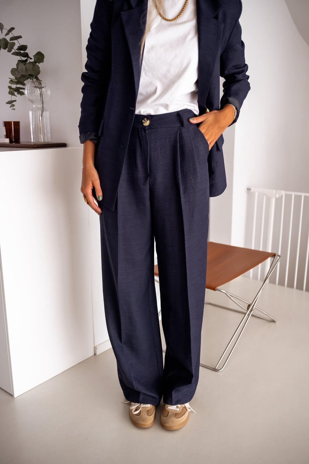Navy Linen Trousers With A Smart Casual Blazer Navy Linen Trousers With A Smart Casual Blazer — Simple Blue Pants Outfits