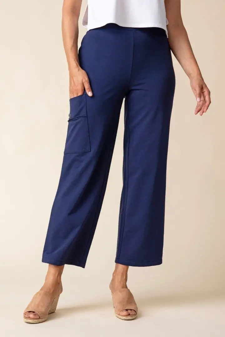 Navy Cropped Trousers With Cargo Pockets Navy Cropped Trousers With Cargo Pockets — Simple Blue Pants Outfits