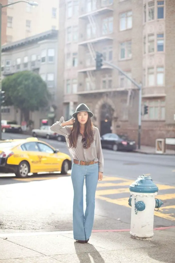 Light Blue Denim Trousers With A Fedora And Heels Light Blue Denim Trousers With A Fedora And Heels — Simple Blue Pants Outfits