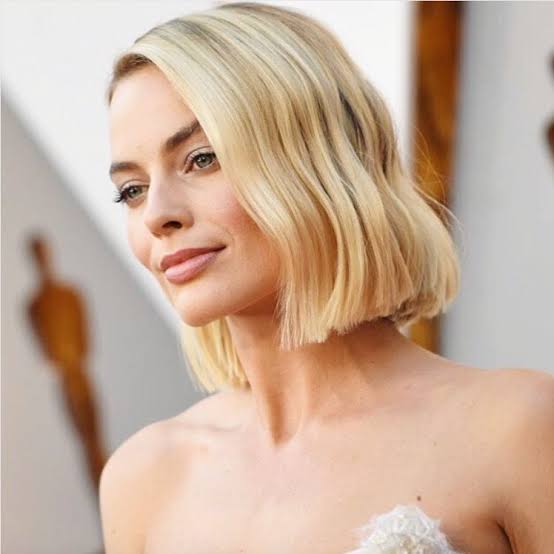 Collarbone Platinum Bob With Waves — Simple Blunt Bob
