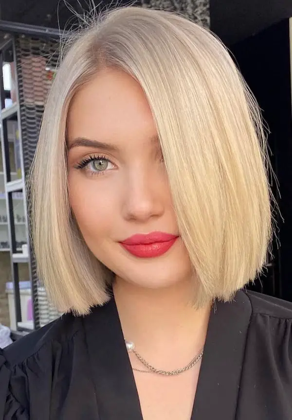 Sharp Platinum Chin Bob Side Part — Simple Blunt Bob