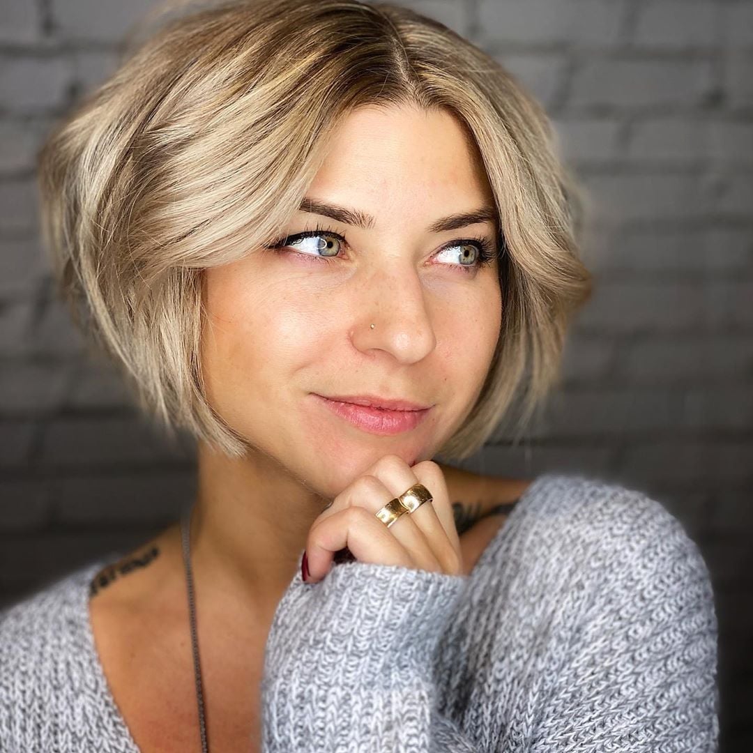 Ash Blonde Textured Bob With Curtain Bangs Ash Blonde Textured Bob With Curtain Bangs — Simple Bob Haircuts