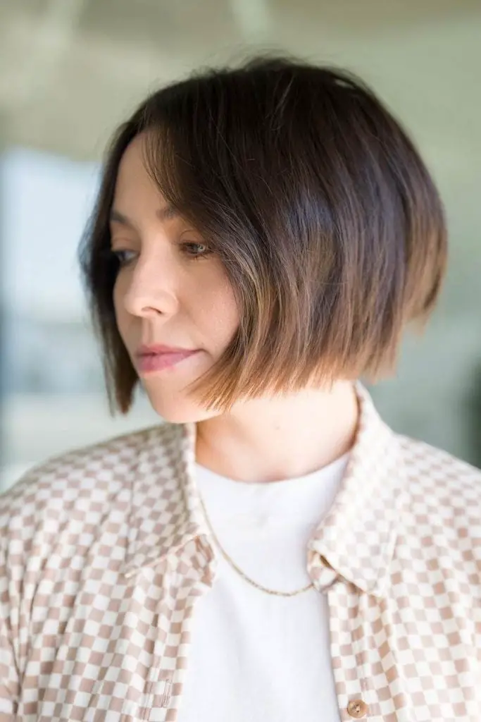 Chin Bob With Side-Swept Bangs Tucked Chin Bob With Side-Swept Bangs Tucked — Simple Bob Haircuts