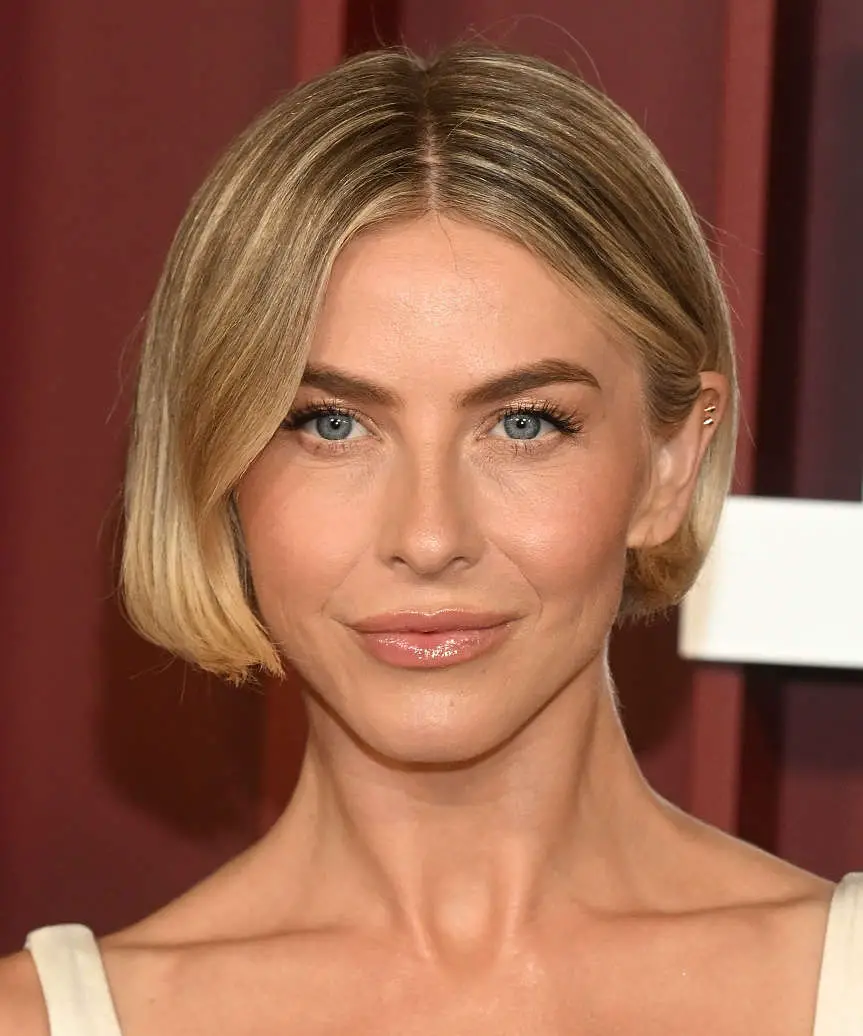 Ash Blonde Bob Sleek Inward Curve Ash Blonde Bob Sleek Inward Curve — Simple Bob Hairstyles
