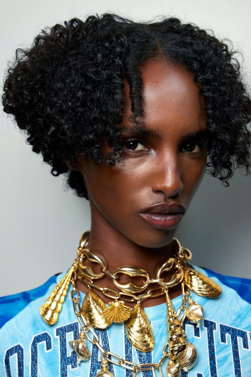 Chin Length Bob With Springy Curls And Subtle Highlights Chin Length Bob With Springy Curls And Subtle Highlights — Simple Bob with Curls