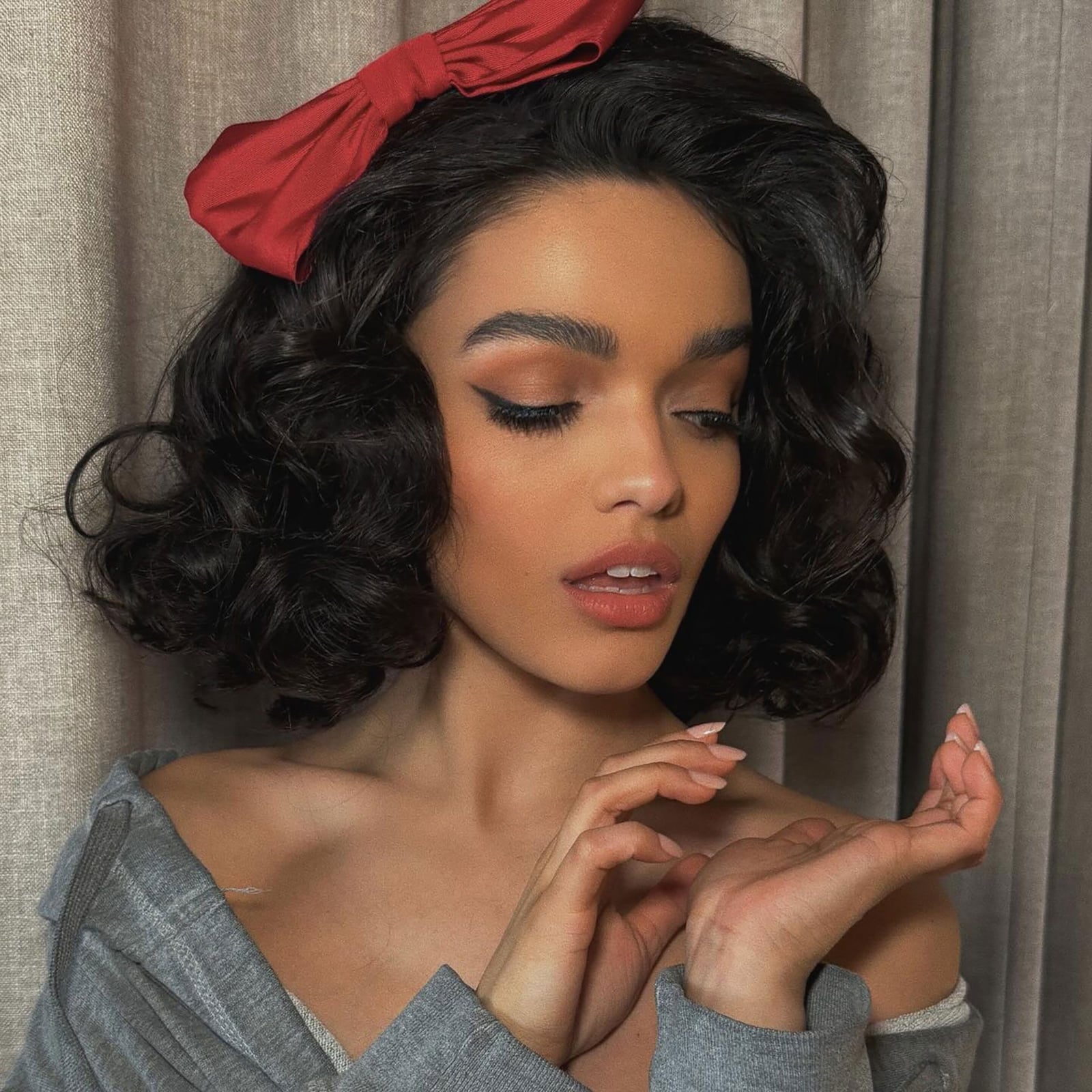 Chin Length Bob With Full Bangs And Dark Brown Ringlets Chin Length Bob With Full Bangs And Dark Brown Ringlets — Simple Bob with Curls