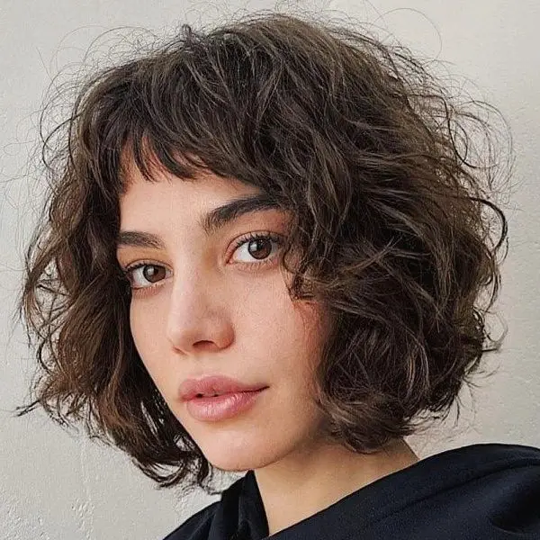 Chin Length Bob With Blonde Highlights And Curls Chin Length Bob With Blonde Highlights And Curls — Simple Bob with Curls
