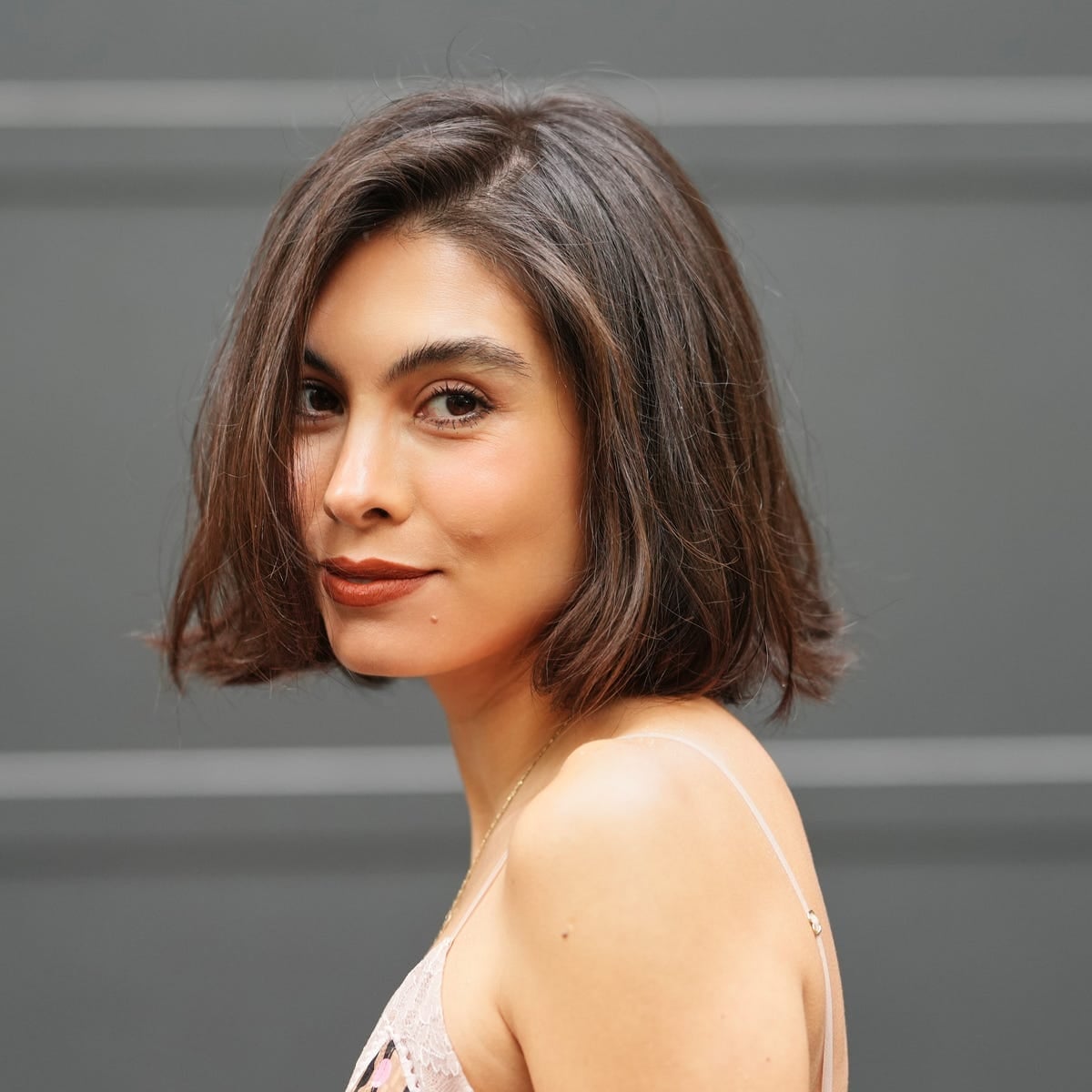 Chin Blunt Bob With Natural Texture — Simple Bob with Highlights