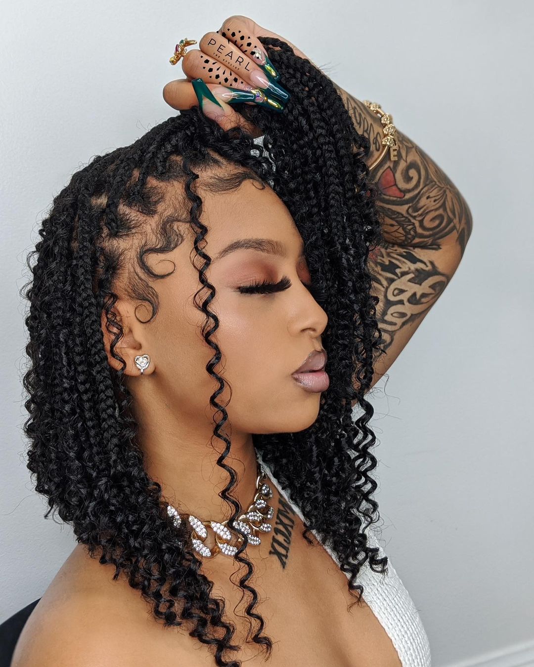 Shoulder-Length Box Braids With Curly Ends Shoulder-Length Box Braids With Curly Ends — Simple Braids on Top
