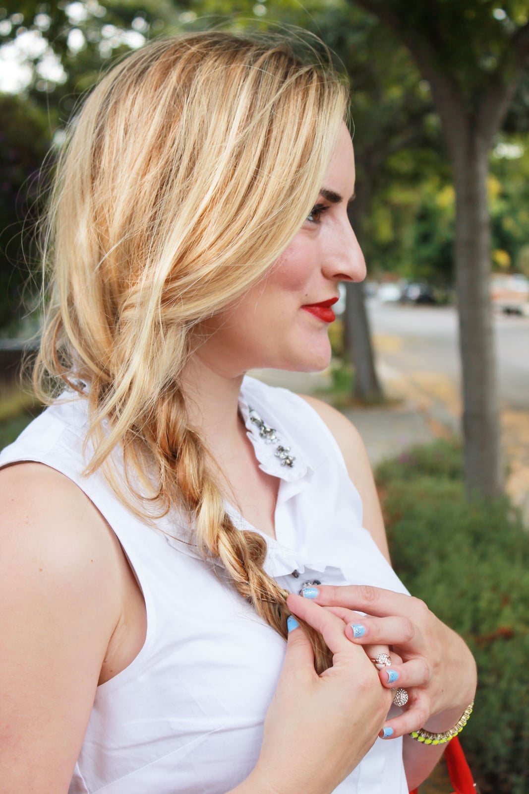 Shoulder Length Blonde Loose Braid, Wavy Shoulder Length Blonde Loose Braid, Wavy — Simple Braids to the Side
