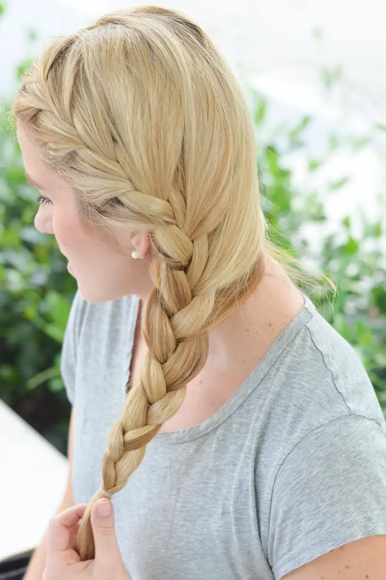 Shoulder Length Blonde Fishtail Braid Shoulder Length Blonde Fishtail Braid — Simple Braids to the Side