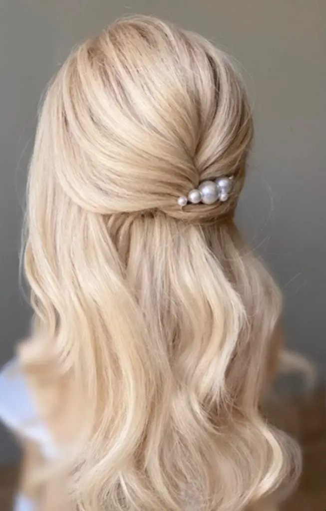 Collarbone Blonde Half Up With Twist Collarbone Blonde Half Up With Twist — Simple Bridesmaid Hairstyles Half Up