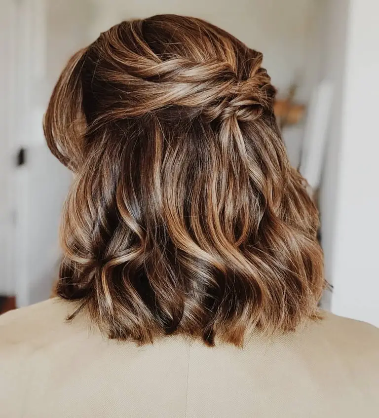 Chin Length Brunette Bob Half Up Twist Chin Length Brunette Bob Half Up Twist — Simple Bridesmaid Hairstyles Half Up