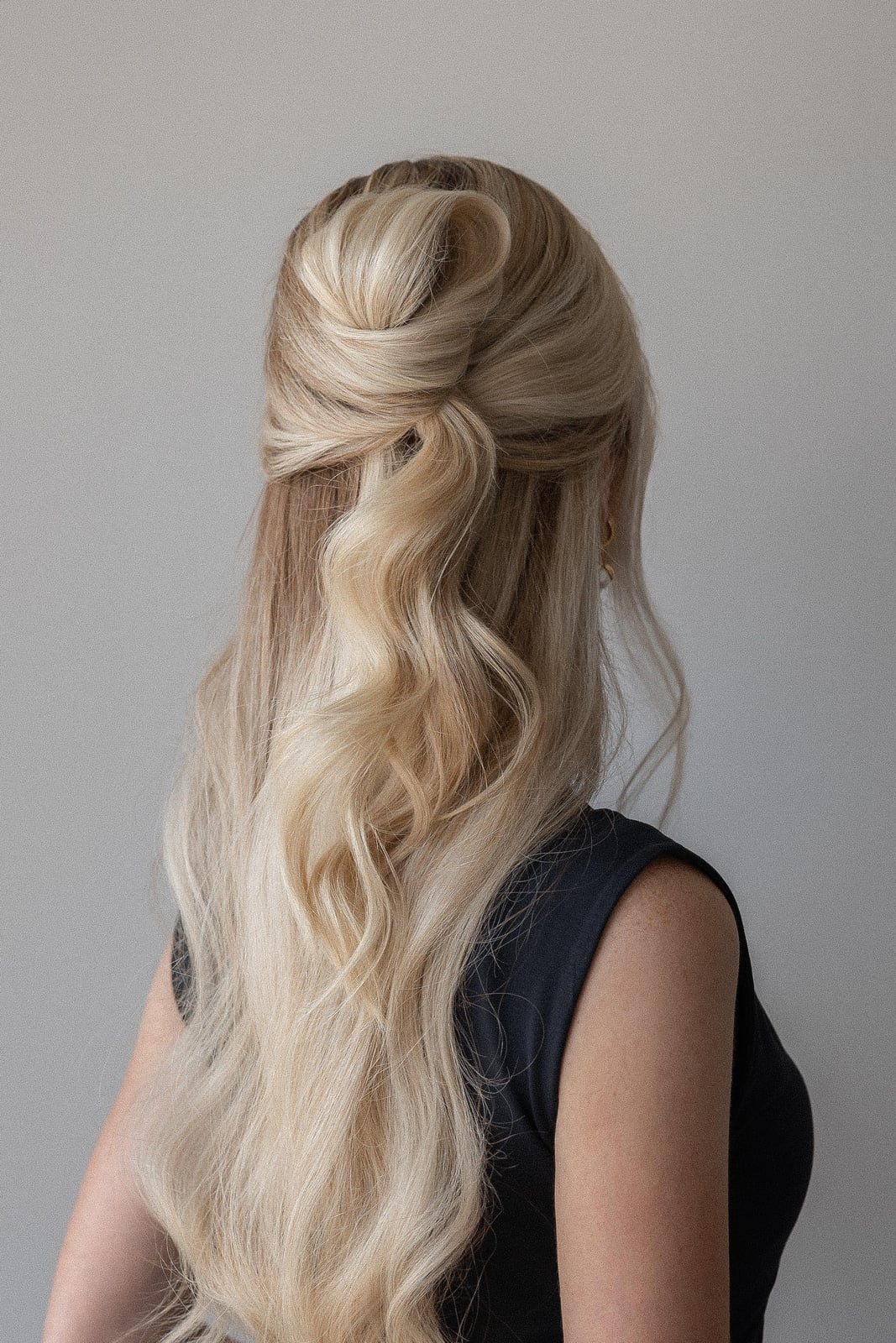 Mid-Back Brown Half Up With Twisted Knot Mid-Back Brown Half Up With Twisted Knot — Simple Bridesmaid Hairstyles Half Up