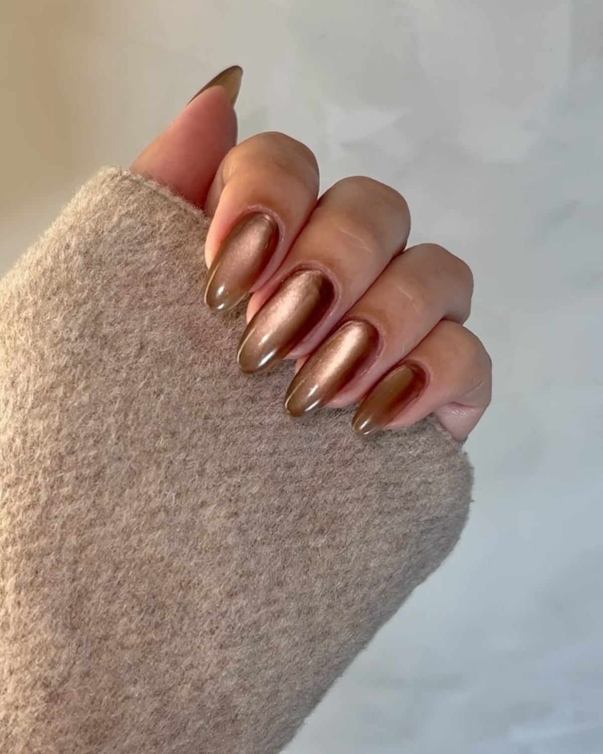 Medium Brown Cat Eye Almond Nails — Simple Brown Chrome Nails