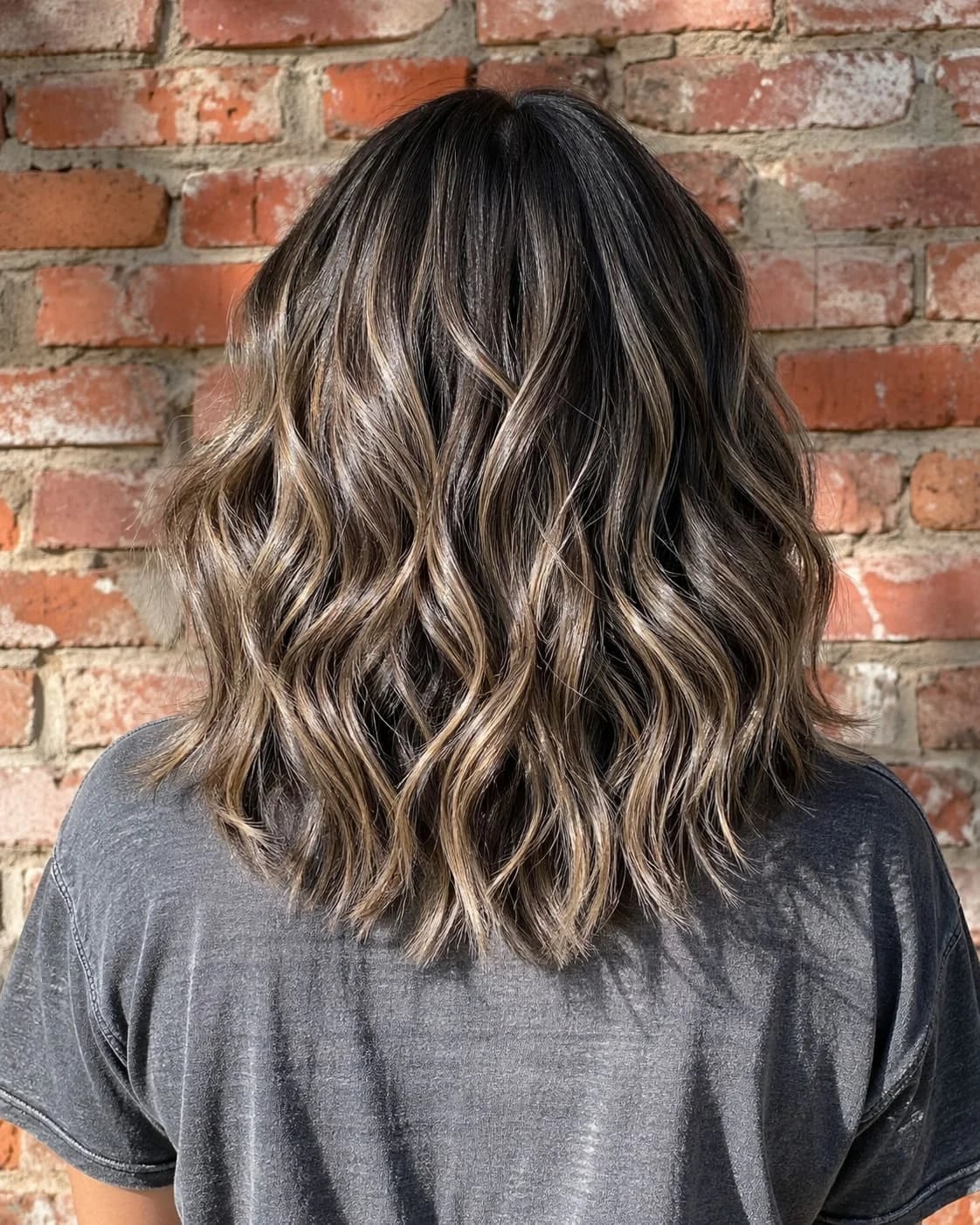 Collarbone Lob Dark Brown With Lighter Brown Highlights, Wavy Collarbone Lob Dark Brown With Lighter Brown Highlights, Wavy — Simple Brown Highlights