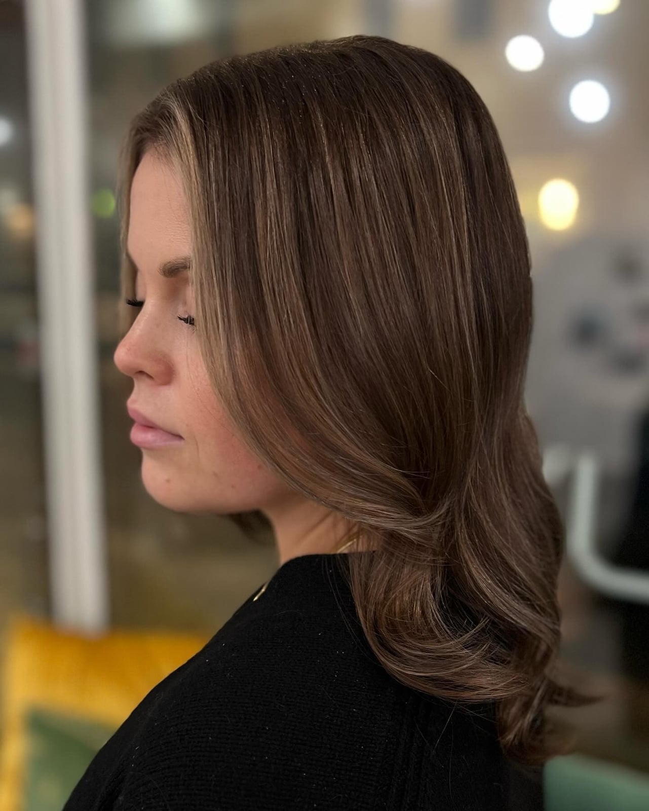 Collarbone Lob With Subtle Lighter Brown Highlights — Simple Brunette Highlights