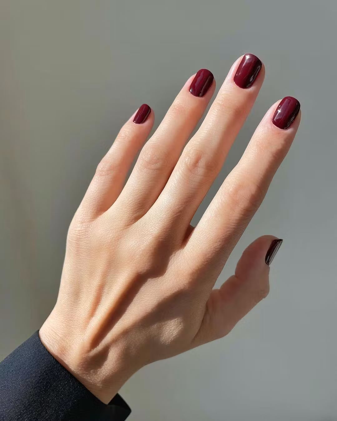 Medium Oval Glossy Burgundy Polish, овал — Simple Burgundy Nails Art