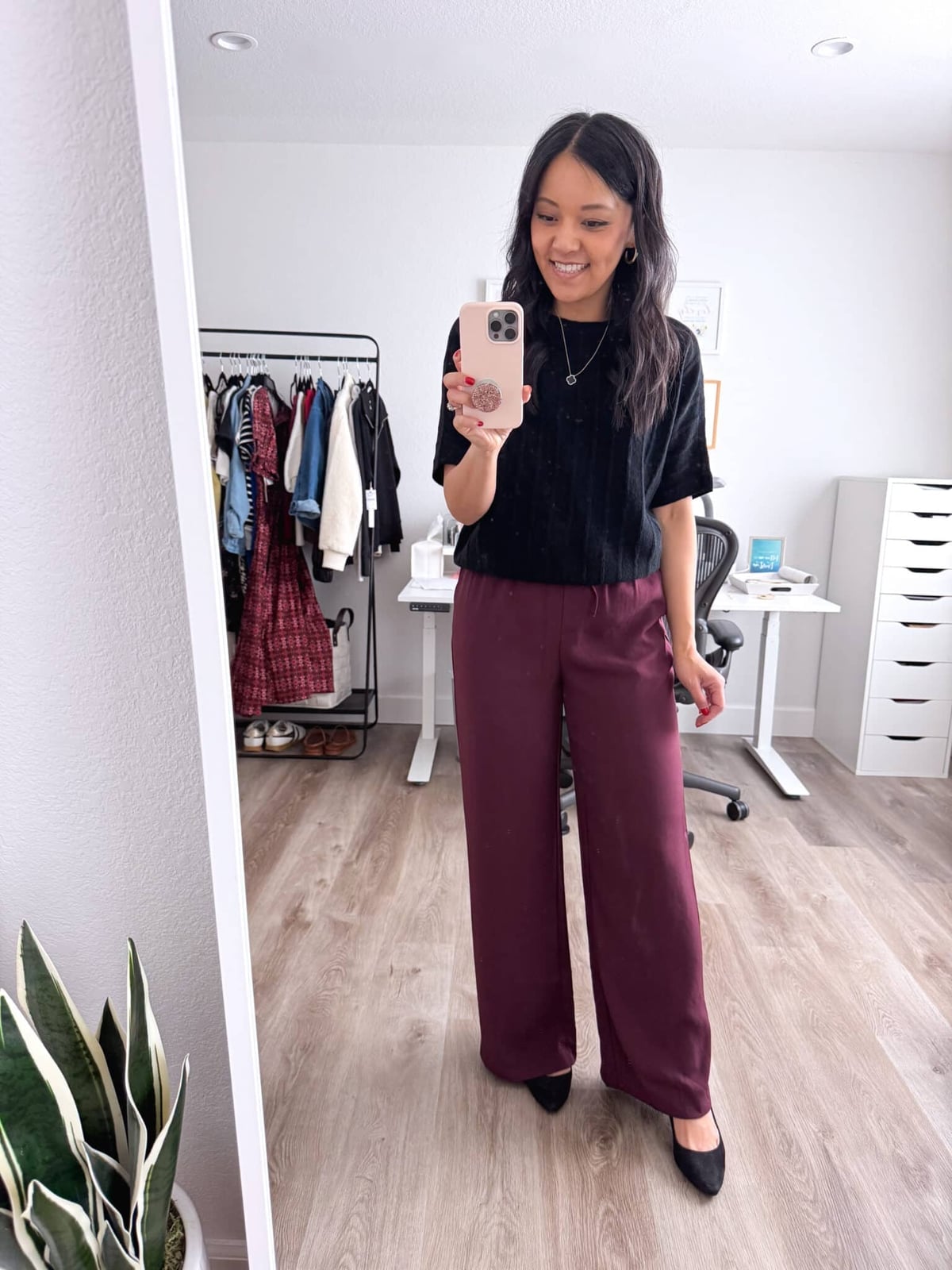 Burgundy Wide-Leg Pants with Black Knit Top Burgundy Wide-Leg Pants with Black Knit Top — Simple Burgundy Outfits for Women