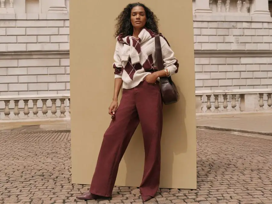 Burgundy Wide-Leg Pants with Argyle Sweater Burgundy Wide-Leg Pants with Argyle Sweater — Simple Burgundy Outfits for Women