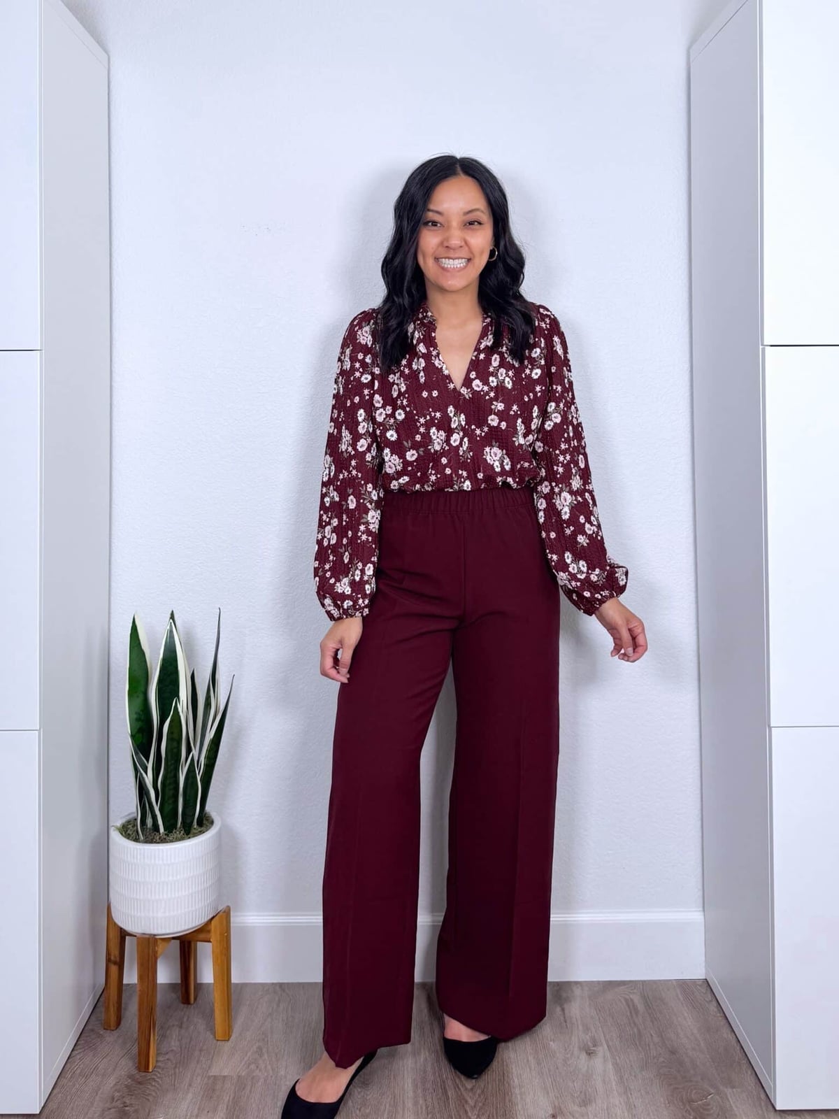 Burgundy Wide-Leg Pants with a Floral Print Blouse Burgundy Wide-Leg Pants with a Floral Print Blouse — Simple Burgundy Pants Outfits