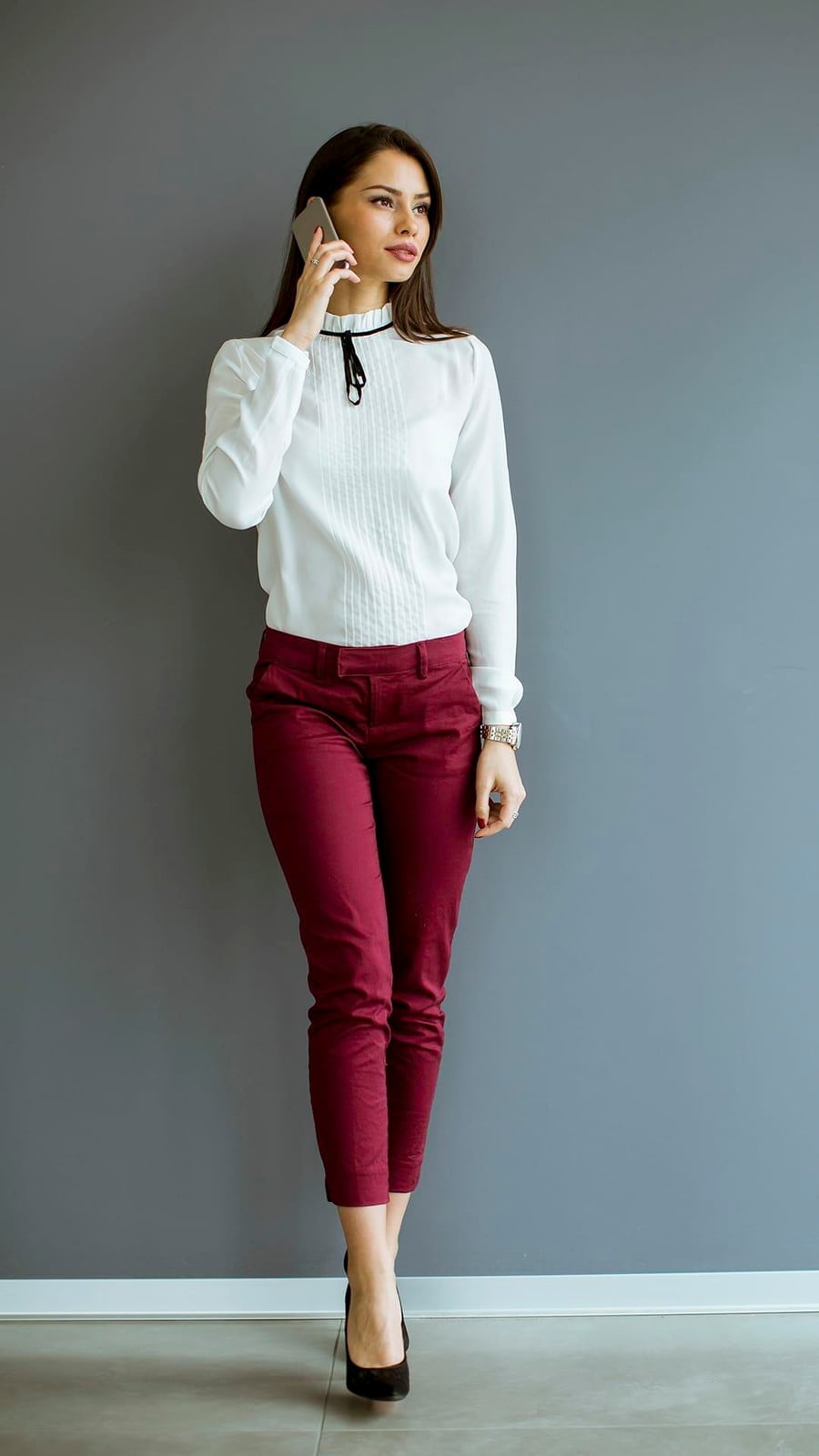 Burgundy Slim-Fit Trousers with a White Long-Sleeve Blouse Burgundy Slim-Fit Trousers with a White Long-Sleeve Blouse — Simple Burgundy Pants Outfits