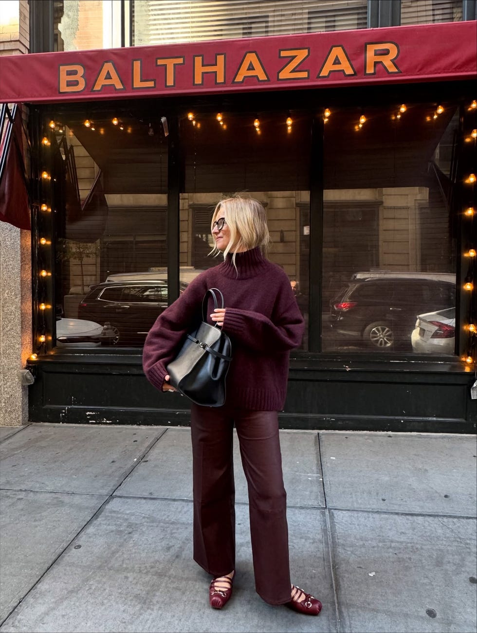 Monochromatic Burgundy Corduroy Wide-Leg Trousers and Turtleneck Monochromatic Burgundy Corduroy Wide-Leg Trousers and Turtleneck — Simple Burgundy Pants Outfits