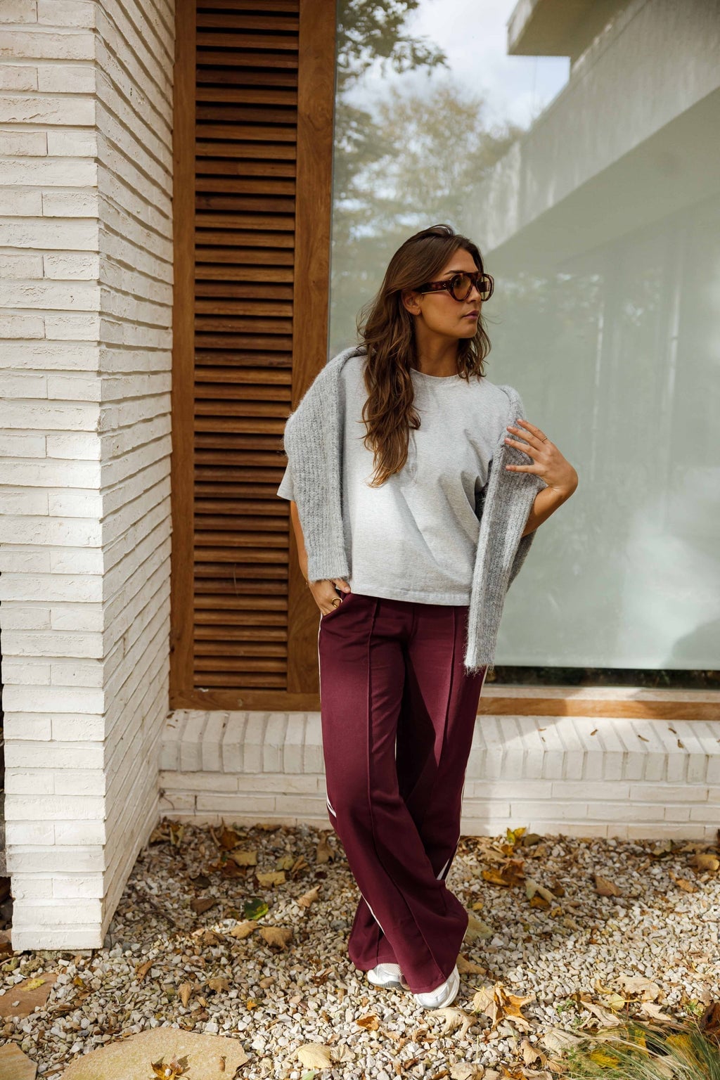 Burgundy Wide-Leg Track Pants with a Gray T-Shirt and Sweater Burgundy Wide-Leg Track Pants with a Gray T-Shirt and Sweater — Simple Burgundy Pants Outfits