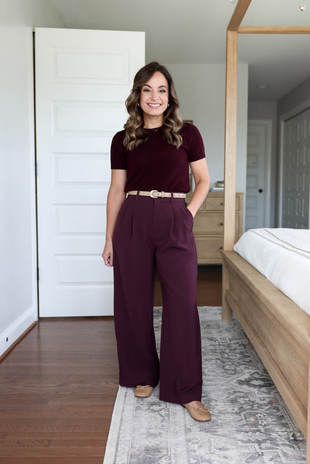 Burgundy Wide-Leg Pants with a Neutral Knit Top and Beige Belt Burgundy Wide-Leg Pants with a Neutral Knit Top and Beige Belt — Simple Burgundy Pants Outfits