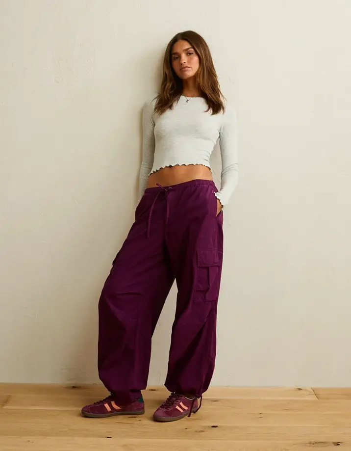 Baggy Purple Cargo Pants with a Gray Top and Burgundy Sneakers Baggy Purple Cargo Pants with a Gray Top and Burgundy Sneakers — Simple Burgundy Pants Outfits