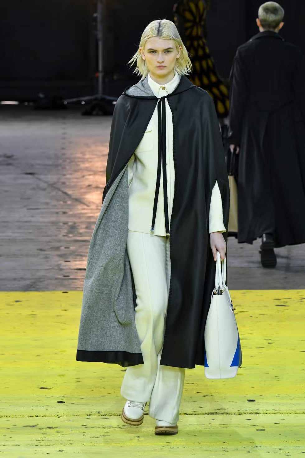 Autumn Cape Coat Over Trousers Autumn Cape Coat Over Trousers — Simple Cape Outfits
